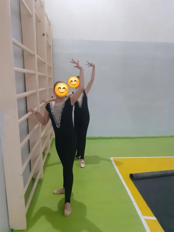Badiiy gimnastika uchun kombinezon 2 Badiiy gimnastika uchun kombinezon 2