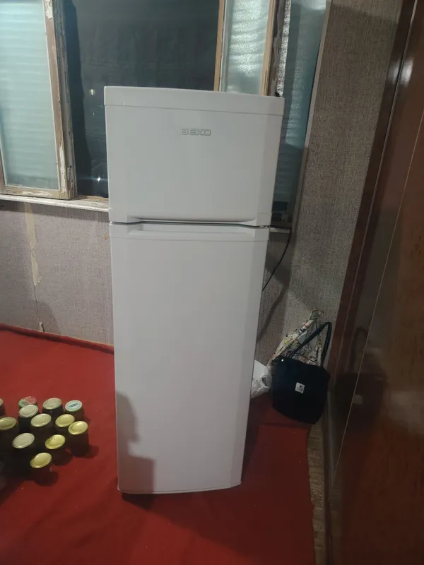 Продам холодильник BEKO 1