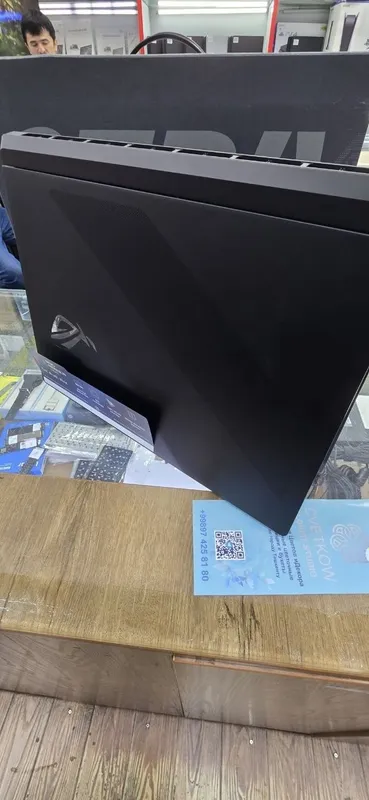 Asus Rog Scar G18