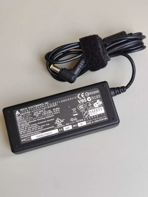Блок питания зарядное устройство 19V 19В оригинал DC jack 3.5mm