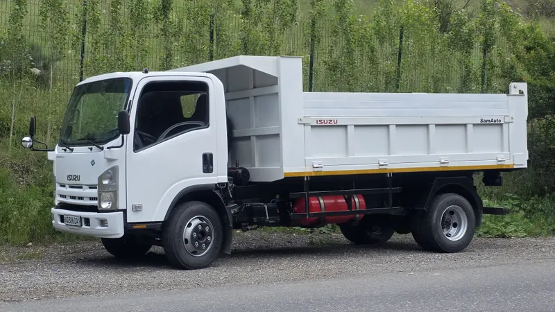 Автомобиль ISUZU