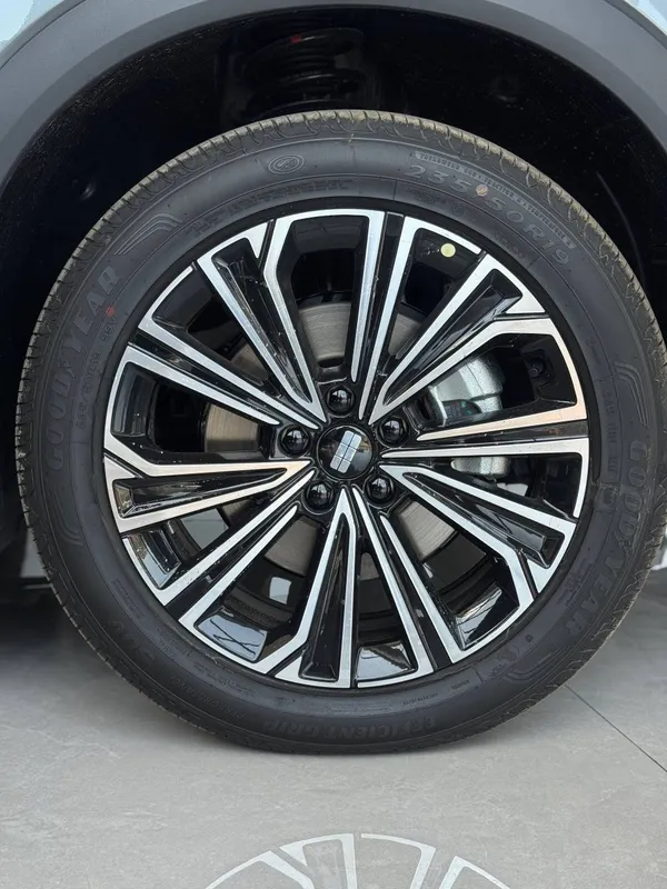 Geely EX-5 EM-I с гарантией — фото 6
