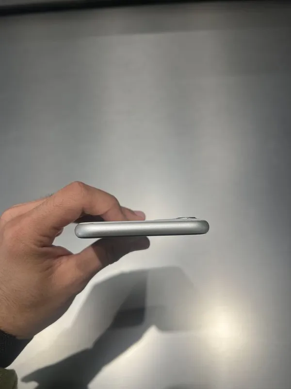 Iphone 11 white 128 gb 5 Iphone 11 white 128 gb 5