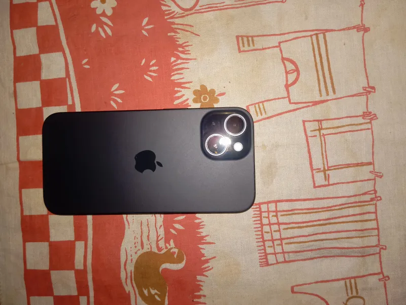 iPhone 15 4