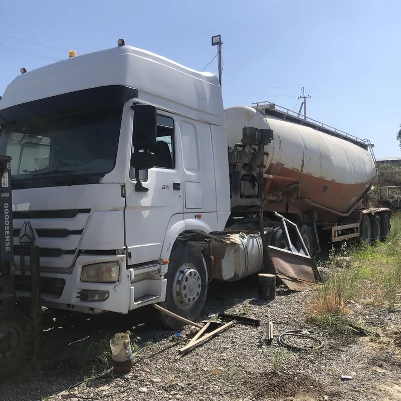 Sementovoz Sinotruck Howo A6 (oq rangli)