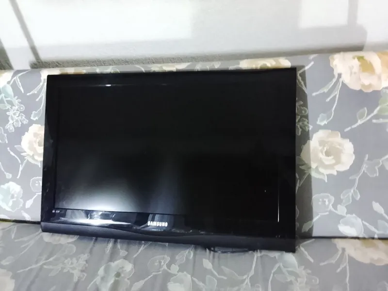 Samsung sotiladi razmeri 42 talik Malaziya