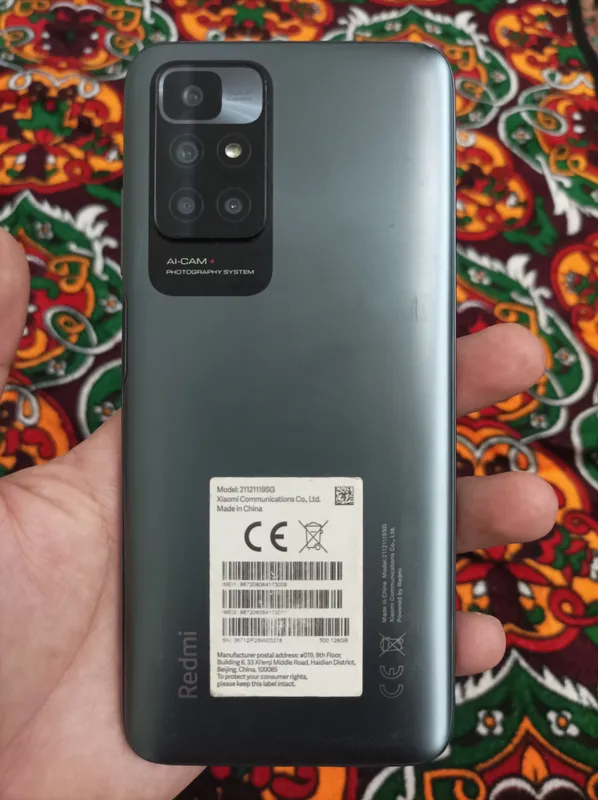 Telefon srochna sotiladi,holati zor akam ishlatgan