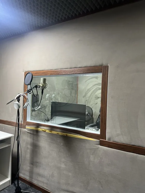 Ovoz yozish studio. Звука запесне studio. 400.000 som 2
