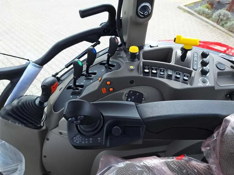 Новый трактор колесный Case IH FARMALL 120 M 8 Новый трактор колесный Case IH FARMALL 120 M 8