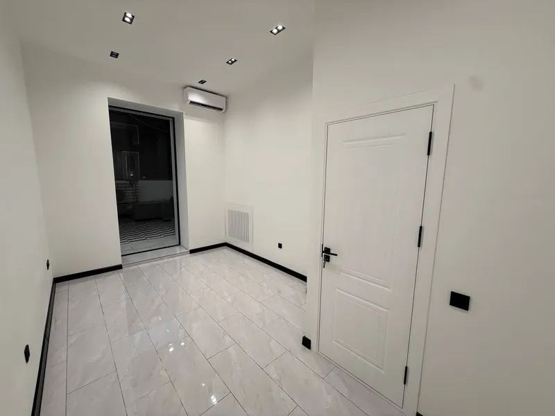 42 m² xona sotiladi · ID 6498 5 42 m² xona sotiladi · ID 6498 5