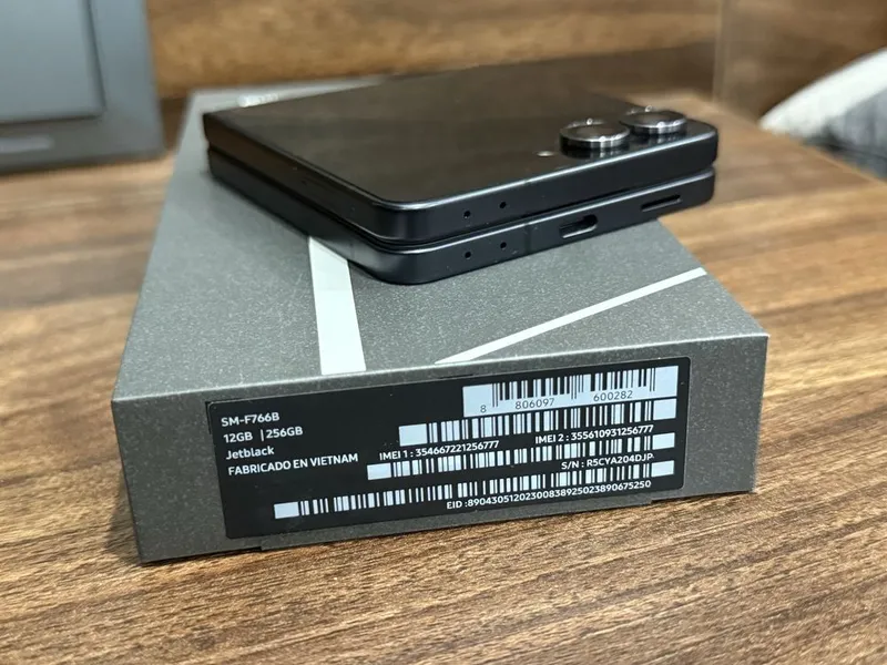 Samsung Galaxy Z Flip 7 12/256 ГБ, черный — фото 5
