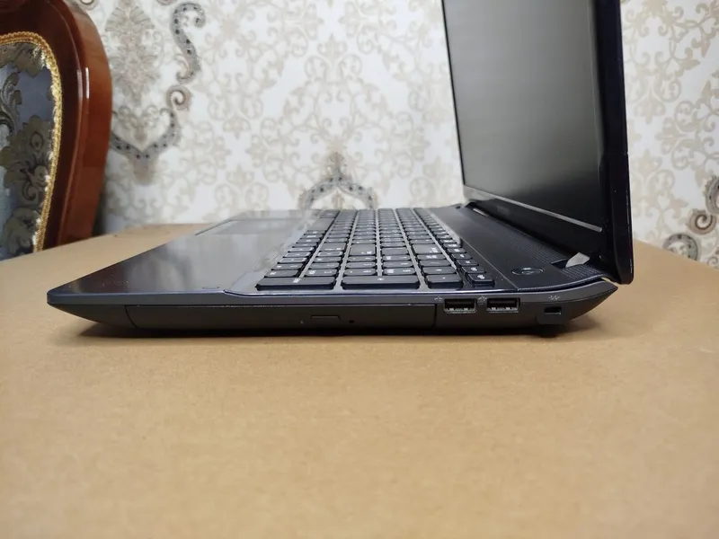 Продается Samsung Laptop 300E intel Core i3 4/512Gb ideal sotiladi — фото 2