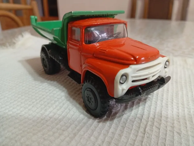 Модели автомобилей масштаб 1:43 4 Модели автомобилей масштаб 1:43 4