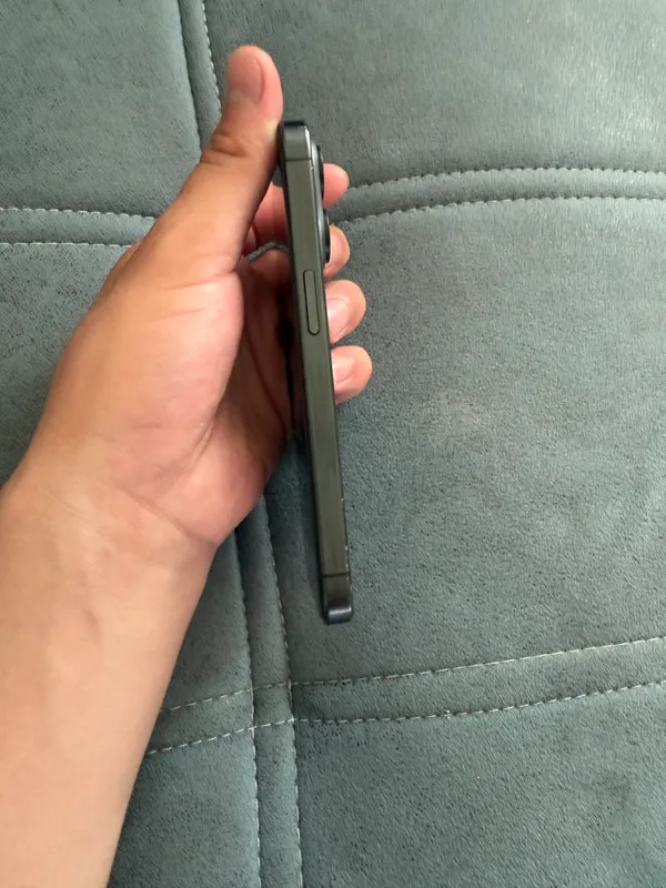 Iphone 15 pro Holati yaxshi 10/7 Pamiti 128 kardak — фото 3