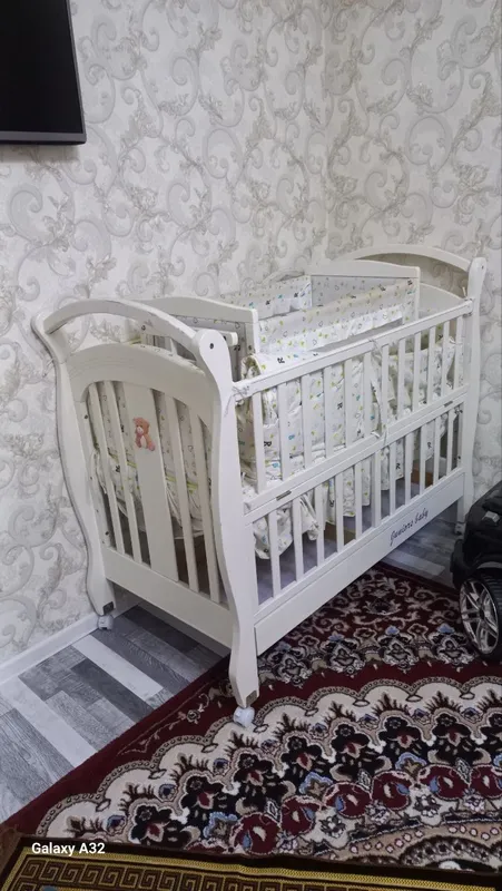 Bolalar krovati belanchagi bilan