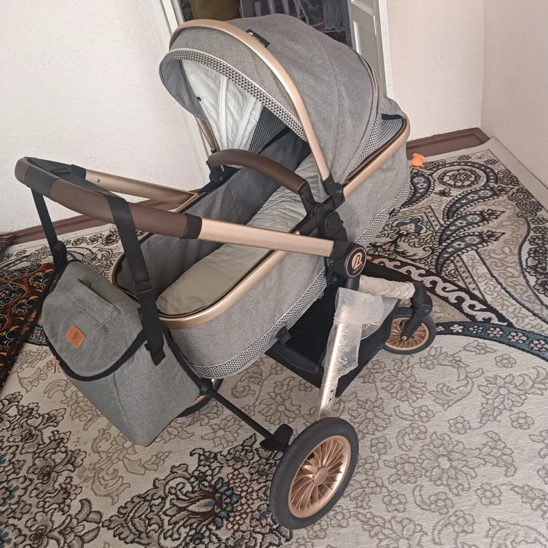 коляска обсалютно новая