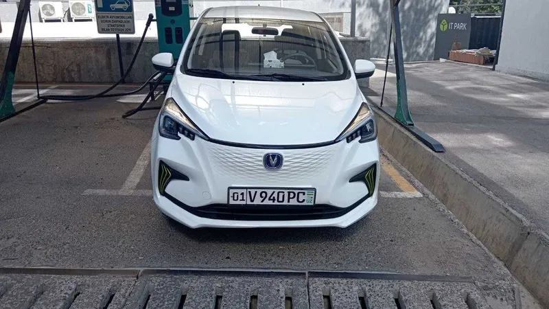 Продаётся автомобиль Changan Benben E-star