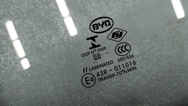 BYD Yuan Plus Лобовое стекло в сборе — фото 2