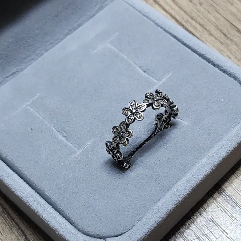 Серебряное кольцо Pandora 2