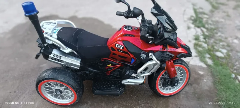 Bolalar uchun mototsikl kalitda o't oladi — фото 1