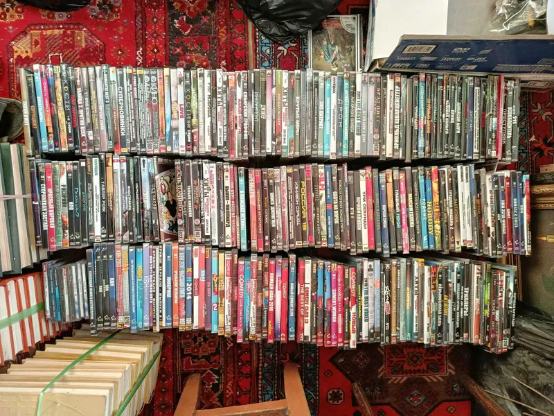 2 DVD проигрывателя и 500 Дисков — фото 1
