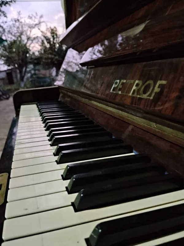 Pianino petrof sotiladi 1 Pianino petrof sotiladi 1