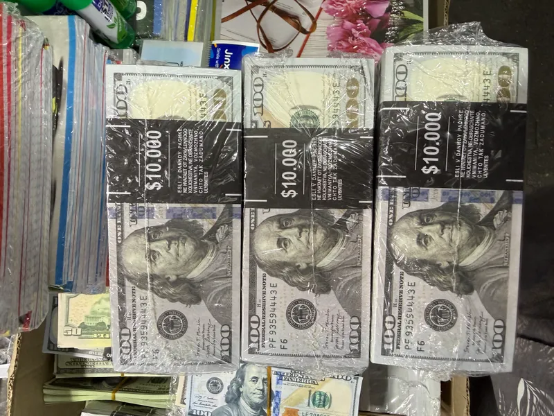 Bayramlar va kino uchun dollar kupyuralari 1 Bayramlar va kino uchun dollar kupyuralari 1