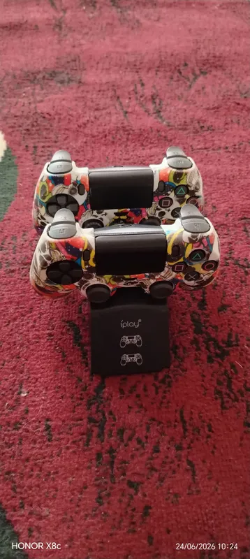 PlayStation 4 sotiladi pachti yangi 2 ta pulti bor 4 PlayStation 4 sotiladi pachti yangi 2 ta pulti bor 4
