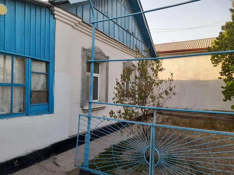 Продаётся уютный дом в центре города Алмалык 4