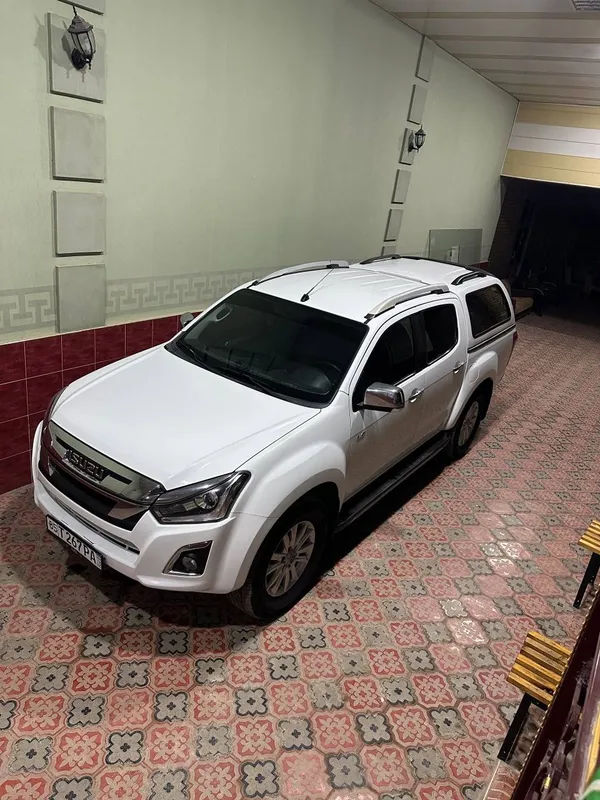 Isuzu D.Max 4×4 Arenda pikap 4dona Isuzu D.Max 4×4 Arenda pikap 4dona