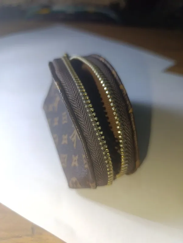 Кошелёк Louis Vuitton + Бонусом старые монеты - возможно с браком ! — фото 2