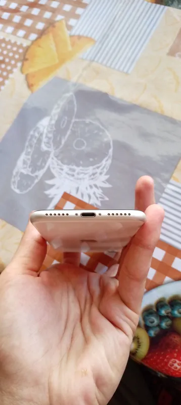 iPhone SE 2, 64 ГБ 5 iPhone SE 2, 64 ГБ 5