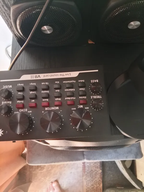 Kompyuter uchun musiqa kartasi va mikrofon sotaman 1 Kompyuter uchun musiqa kartasi va mikrofon sotaman 1