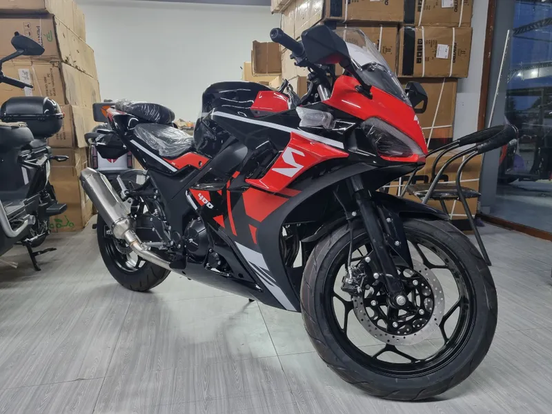 спортивный мотоцикл Ducati 400cc 3 спортивный мотоцикл Ducati 400cc 3