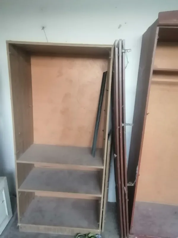 Eski taxta eshik va oynalar bor 2 Eski taxta eshik va oynalar bor 2