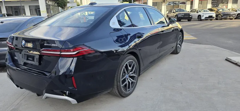 BMW i5 eDrive35L M packed 4 BMW i5 eDrive35L M packed 4