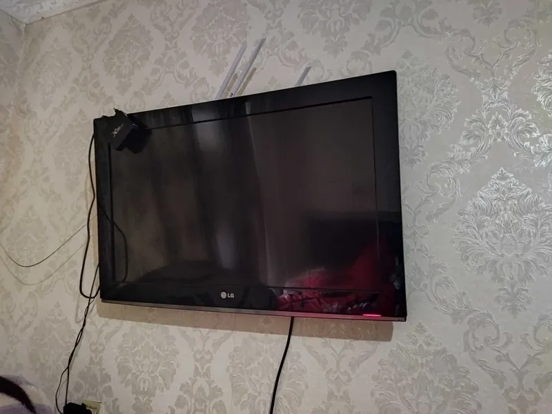 Телевизор 43 LG вместе с приставкой смарт
