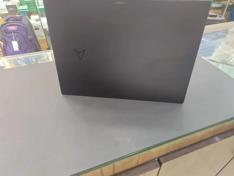Asus ZenBook 14 open box 1