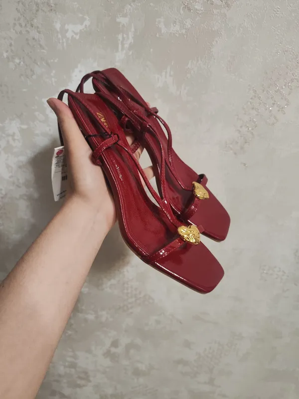 Zara brendidan umuman kiyilmagan Narxi(300ming) Zara brendidan umuman kiyilmagan Narxi(300ming)