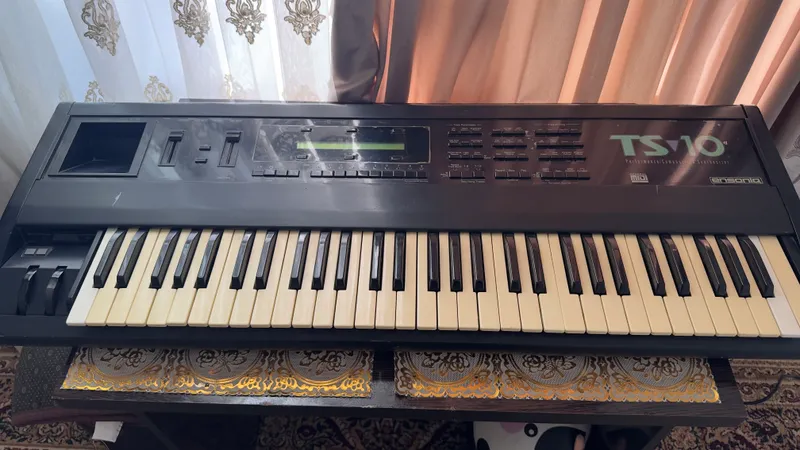 TS10, Ensoniq. 1 TS10, Ensoniq. 1