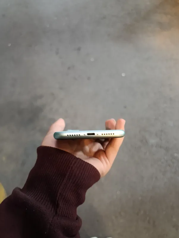 iPhone 11 3