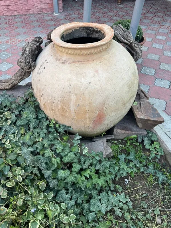 Qadimiy xum sotiladi. 3 asrlik xum 5 Qadimiy xum sotiladi. 3 asrlik xum 5