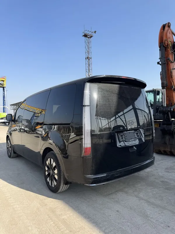 Hyundai Staria 2025 Gibrid toza — фото 3