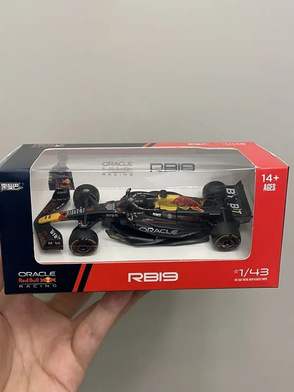 Модель Bburago F1 Red Bull в масштабе 1:43 1 Модель Bburago F1 Red Bull в масштабе 1:43 1