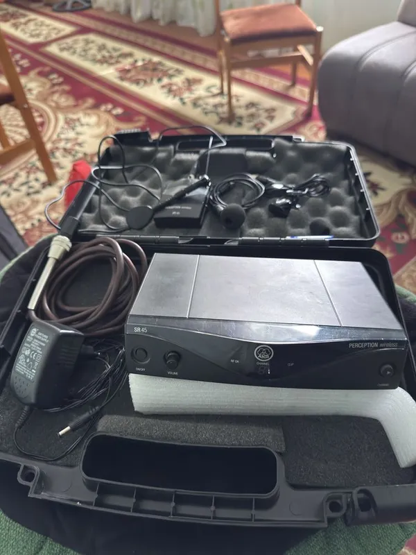 Akg 45 sport set 8 kanallik yangi holatda sotiladi 3 ta galofka bilan — фото 1