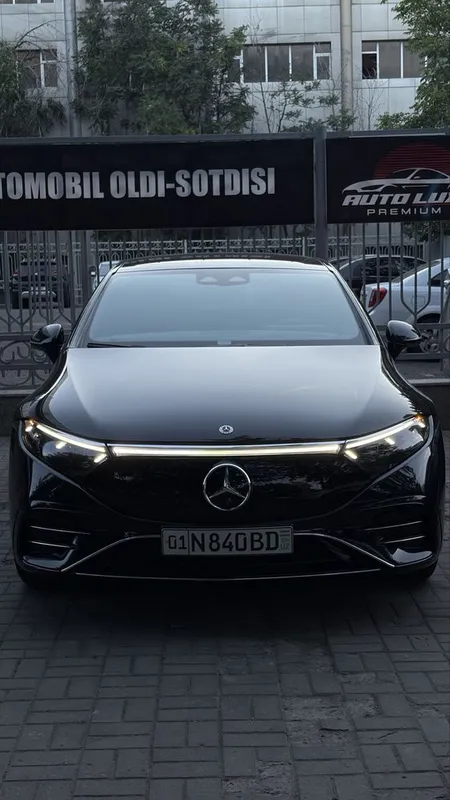 Mercedes Benz EQS450+