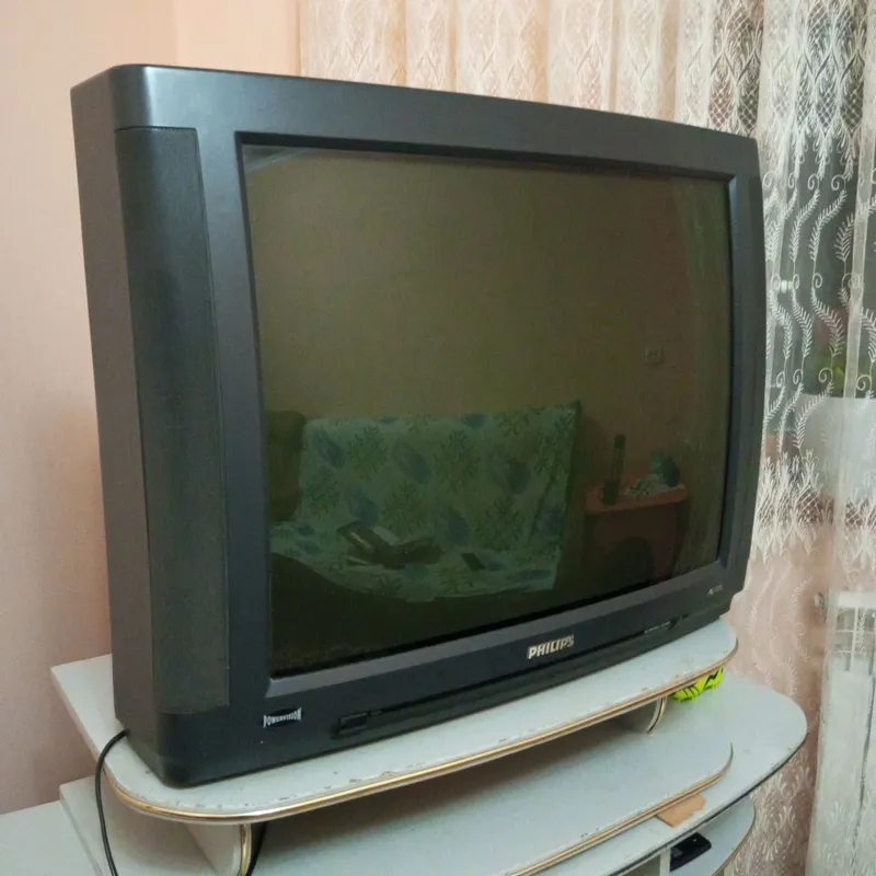 Продаётся телевизор с подставкой 1 Продаётся телевизор с подставкой 1
