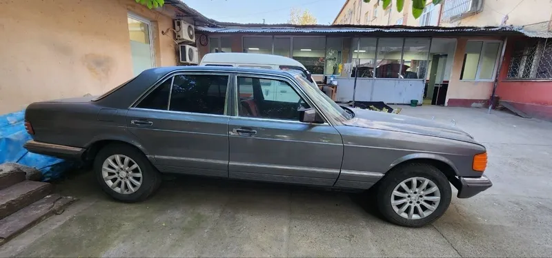 Mersedes Bens 126 diplomat