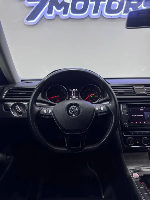 Volkswagen Passat 2.0 R-Line — фото 4
