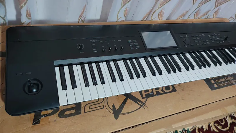 Korg Krome EX Xolati 100% Yangiday 2
